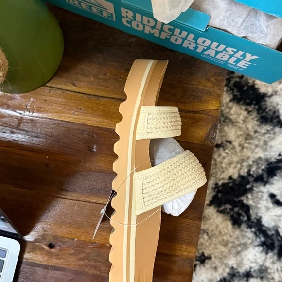 Brand new Reef Cushion Vista Hi Vintage Raffia sandals – never worn - Picture 4 of 7